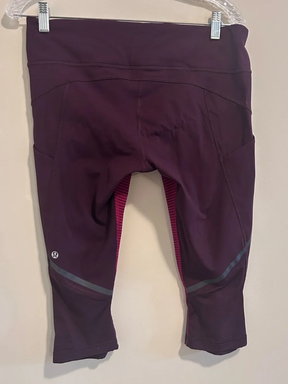 Lululemon Hop To It Crop in Bordeaux‎ Drama & Hyper Stripe Bumble Berry